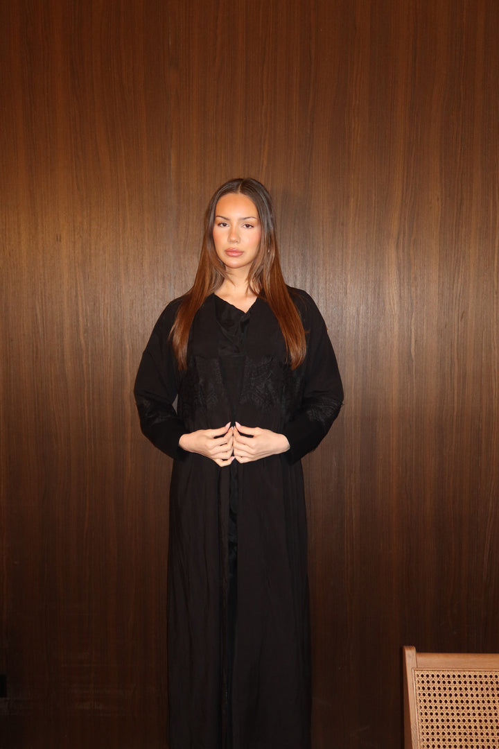 Noir Lace Abaya 🖤