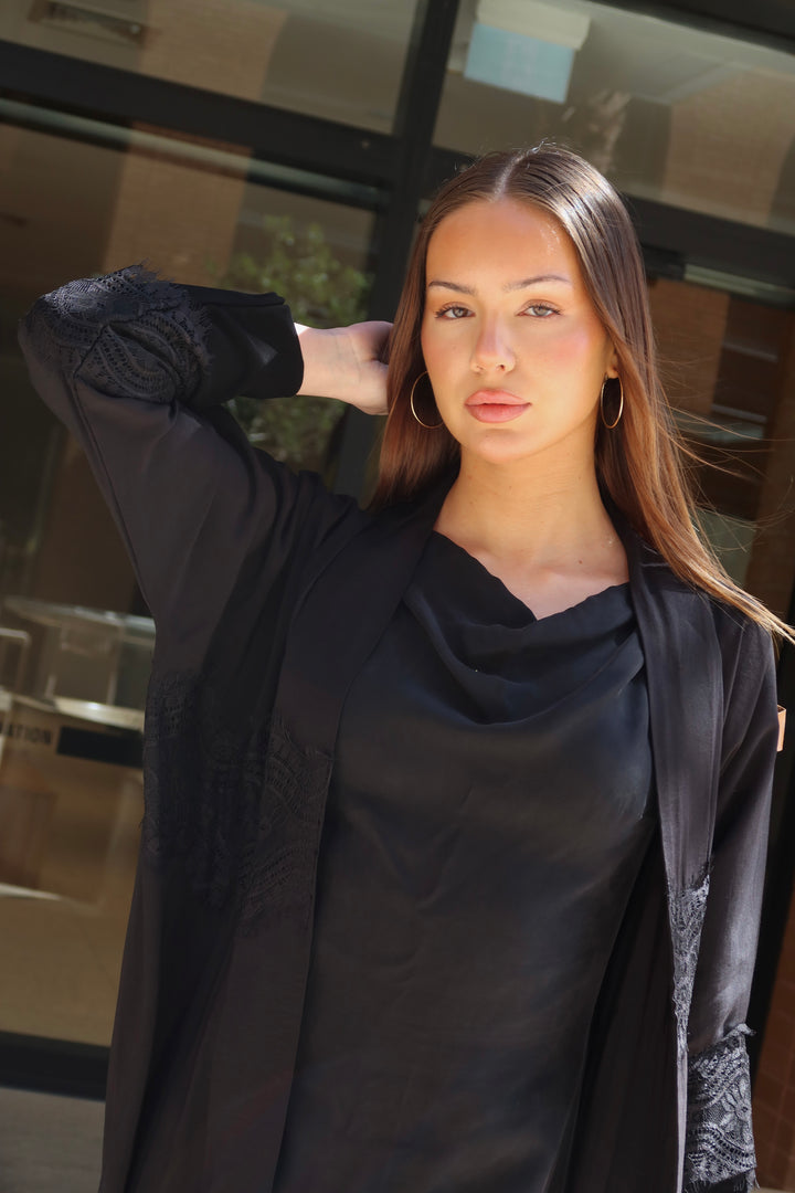 Noir Lace Abaya 🖤